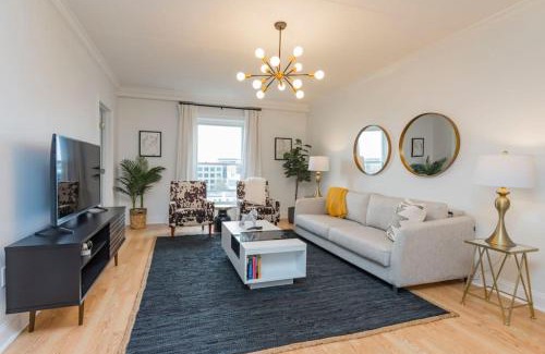 Nashville House | Music City Holiday 2 Bedroom 5 Beds POOL Parking