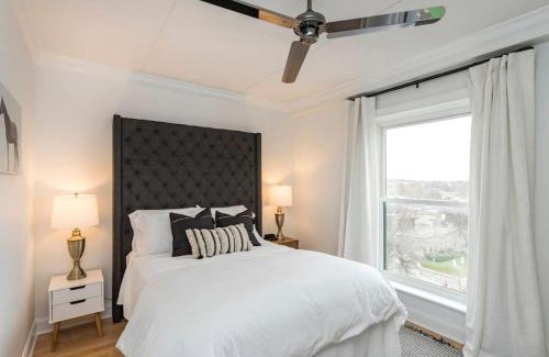 Nashville House | Music City Holiday 2 Bedroom 5 Beds POOL Parking