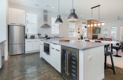 Mount Pleasant House | Music Manor/3-King Beds w/Pool,mins to Beach&DT