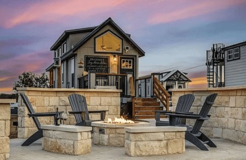 Fredericksburg Cottage | Music Row - 080