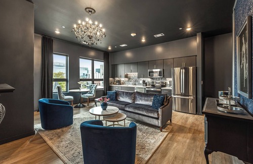 Edgehill Condo | Music Row, Close to Broadway at The Smokeshow in Downtown Nashville- Pool, Gym, Patio!