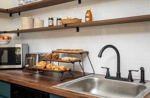 Luray Apartment | Musical Accents w/Southern Charm & Ensuite & WiFi
