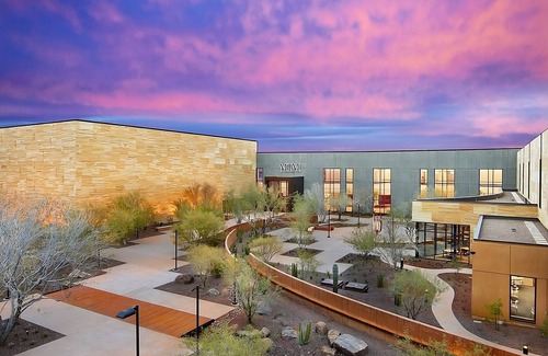 Chandler Apartment | Musical Instrument Museum Tour!Courtyard View Unit! w/Outdoor Pool & Sun Terrace