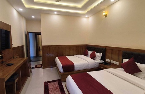 Sitapur Hotel | Musk Hill Resort