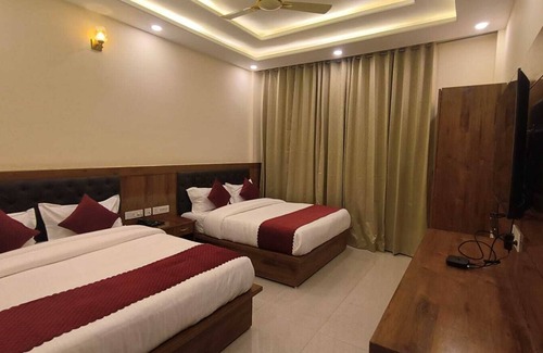 Sitapur Hotel | Musk Hill Resort