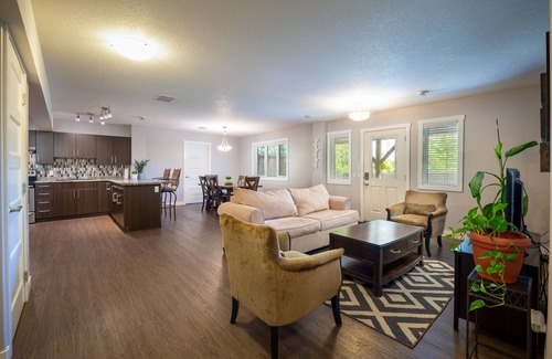 Athabasca House | Muskeg Creek Suite