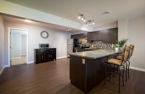 Athabasca House | Muskeg Creek Suite