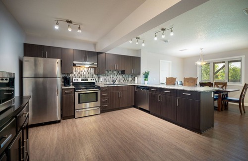Athabasca House | Muskeg Creek Suite