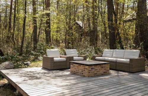 Hokujo Ski Chalet | Muskoka House — Stunning architect-designed chalet
