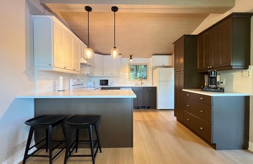Gravenhurst Cottage | Muskoka Oak Hideaway