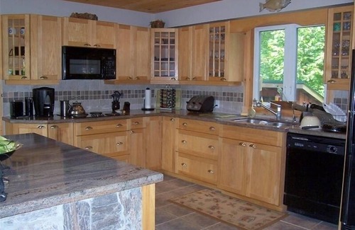 Georgian Bay Cottage | 'Muskoka Rustic Beauty' Located on Beautiful Six Mile Lake!