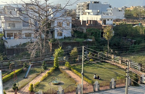 Bullawala Villa | Mussoorie View villa with WiFi in charming Dehradun