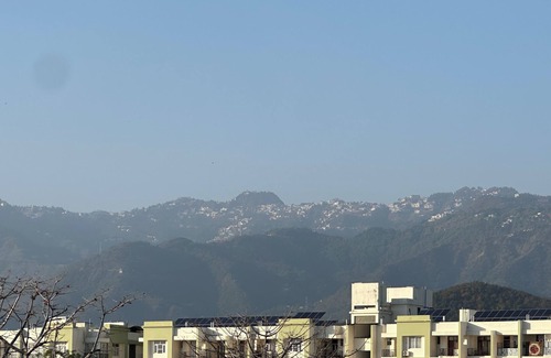 Bullawala Villa | Mussoorie View villa with WiFi in charming Dehradun