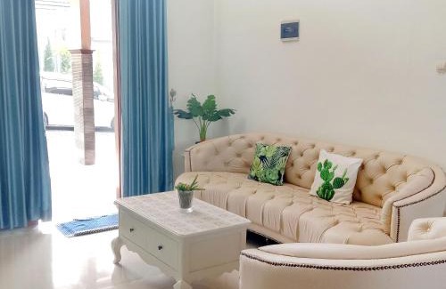 Sleman House | Mutiara Balecatur Guest House