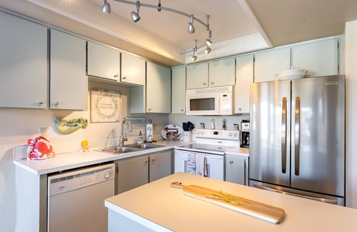 Freeland Condo | Mutiny Bay Condo by AvantStay | Walk to the Beach