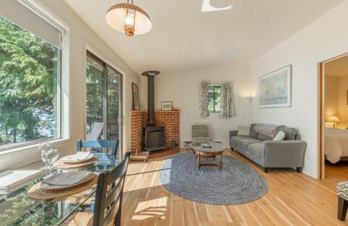 Freeland House | Mutiny Bay Waterfront Cabin by AvantStay Views