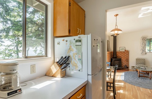 Freeland House | Mutiny Bay Waterfront Cabin by AvantStay | Views