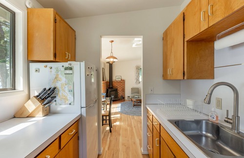 Freeland House | Mutiny Bay Waterfront Cabin by AvantStay | Views