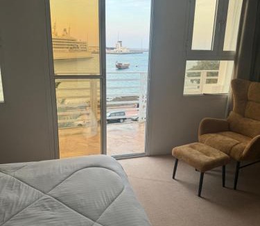 Muttrah Apartment | Muttrah Souq and Sea View
