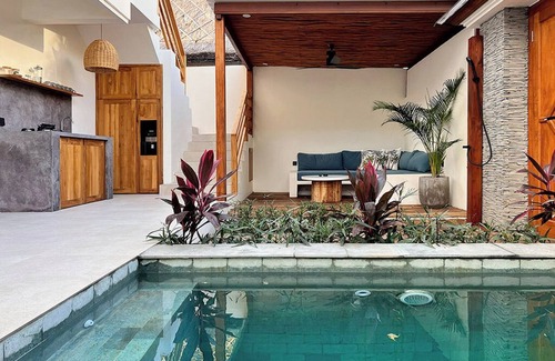 Pecatu House | Muzeum Villas: 2 Bedrooms, 2 Bathroom, Wi-Fi, Kitchen, Private Pool nn