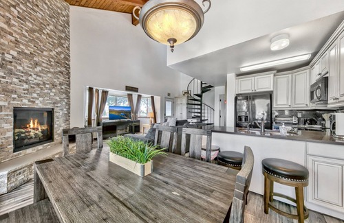 Tahoe Village Condo | Mv17 amazing lake view spacious ski cabin
