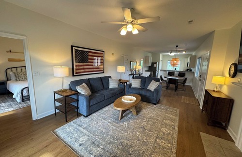 Smith Mountain Lake Apartment | MV37 Corner Waterfront Mariners: 2 Bedroom