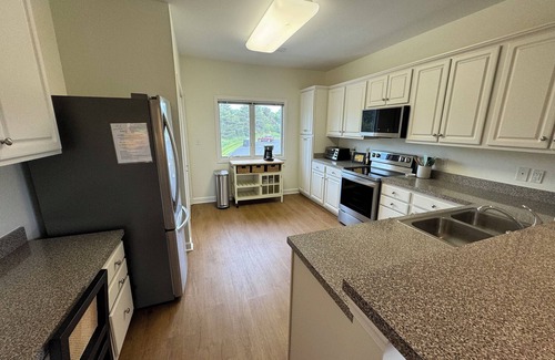 Smith Mountain Lake Apartment | MV37 Corner Waterfront Mariners: 2 Bedroom