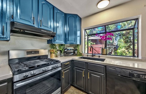 Lincoln Park House | Mv49 Lake Tahoe a Block From the Caverock Beach