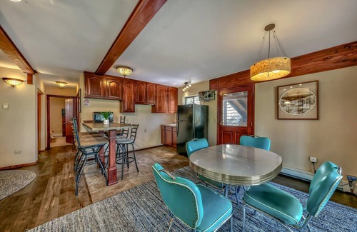 Lincoln Park House | Mv49 Lake Tahoe a Block From the Caverock Beach