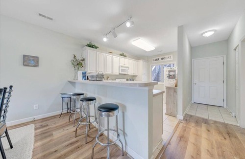 Huddleston Apartment | MV70 - 2 Bedroom condo at Mariners SML