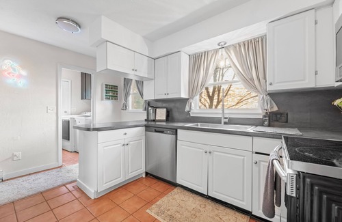 Canton House | MVP Manor; 3 Min to HOF & Belden Village