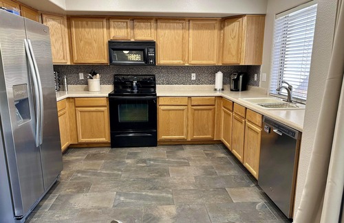 Avondale House | MVP Manor for your Grand Slam Getaway! Centrally located home base!