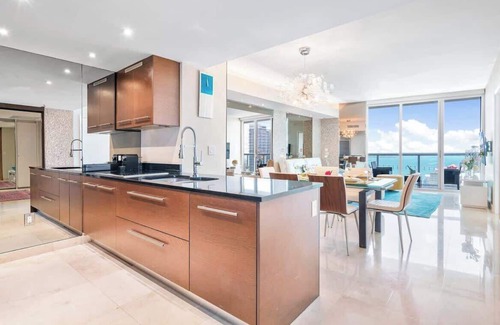 Downtown Miami Apartment | MVR - Designer Stay in Sky-High Tower