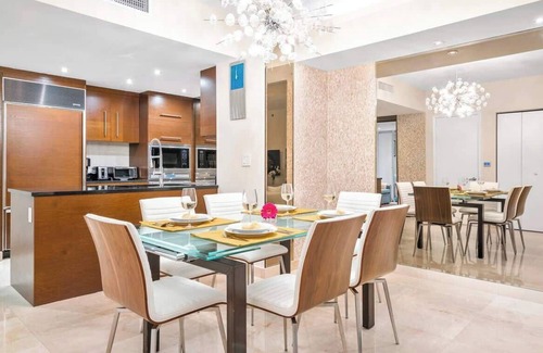 Downtown Miami Apartment | MVR - Designer Stay in Sky-High Tower