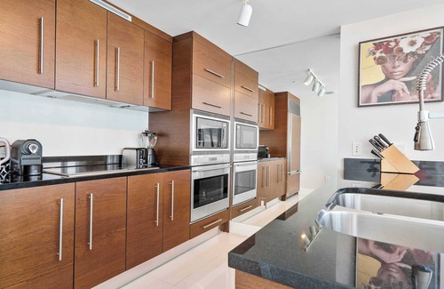 Downtown Miami Condo | MVR - Icon Brickell Beauty with Views