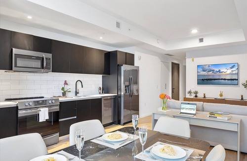 Downtown Miami Apartment | MVR Stay Steps away from Everything Downtown