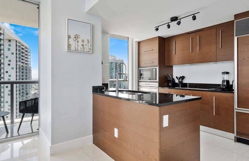 Downtown Miami Apartment | MVR|Stunning Views in Iconic Brickell Tower