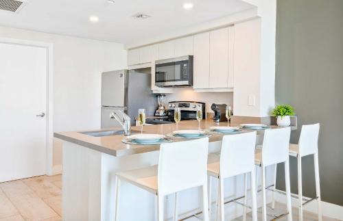 Coconut Grove Apartment | MVR - The Best of Work Relaxation in One