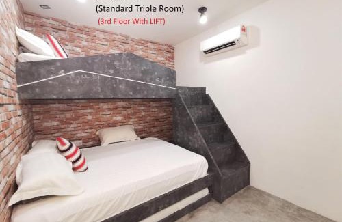 Muar House | Mwv Family Suite Room
