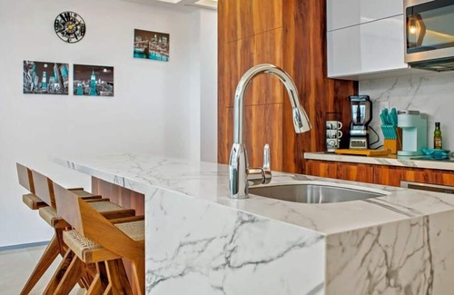 Emiliano Zapata Apartment | Bright 2BR -Private Balcony - Rooftop Pool