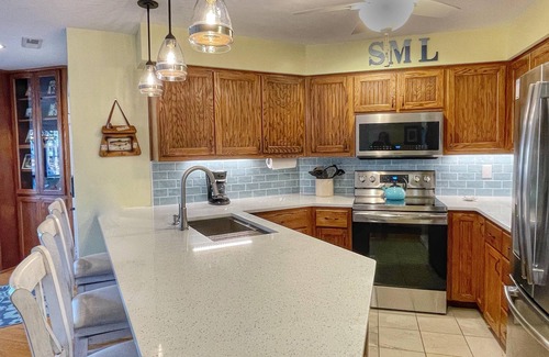 North Shore Condo | My Blue Heaven! Sleeps 6 - Lakefront!