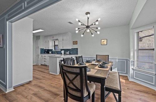 North Richland Hills Villa | My Golden DFW Villa & Pooln