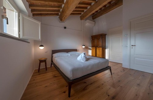 Lucca Historical Center Bed & Breakfast | My GuestHouse