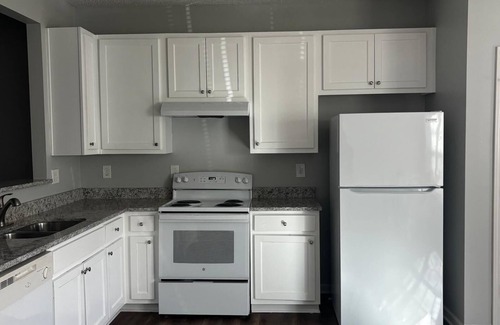 Riverdale House | My little castle nCharming 3-bedroom townhome in serene Riverdale with WiFi, AC