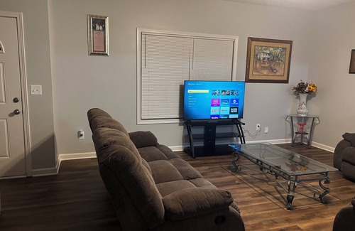 Riverdale House | My little castle nCharming 3-bedroom townhome in serene Riverdale with WiFi, AC