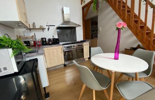 Socourt Apartment | My Love Room avec balnéo privative & déco romantique by BoookingFuté