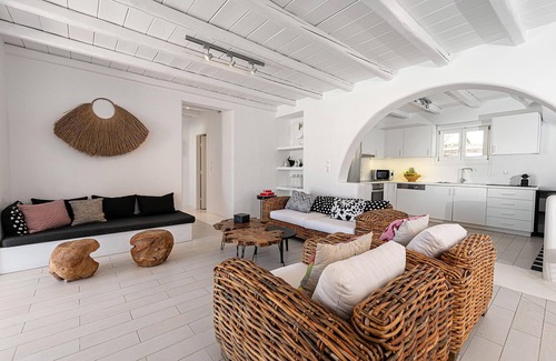Mykonos Villa | My Rental Homes - Villa Cocoon just a few minutes by foot from Delfini beach