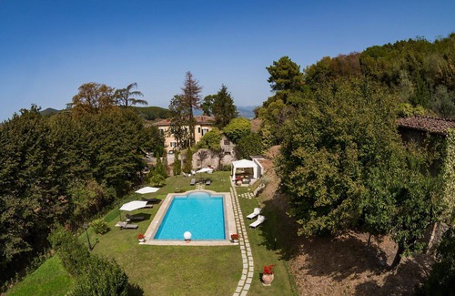 Vorno Villa | My Rental Homes - Villa Vorno with a wonderful garden and a private swimming pool