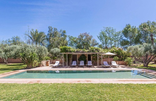 Annakhil Villa | My Rental Homes | Villa Hasna with private heted pool, tennis court air conditioning