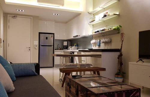 Subang Jaya Condo | designer cozy suite next to the garden with lake